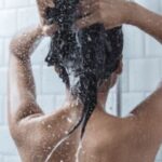 युवक ने स्नान करते हुए बाथरूम में प्रवेश किया, एक वीडियो बनाया, फिर कहा- प्यार ...