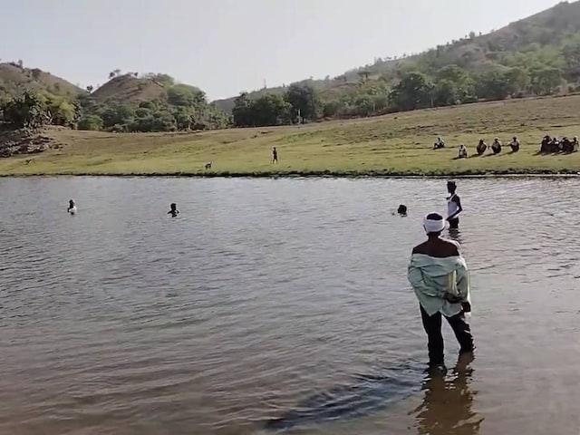 भगवान को किसी को भी ऐसी मनहूस घड़ी नहीं दिखनी चाहिए ... 3 निर्दोष भाई -बहनों के शव
