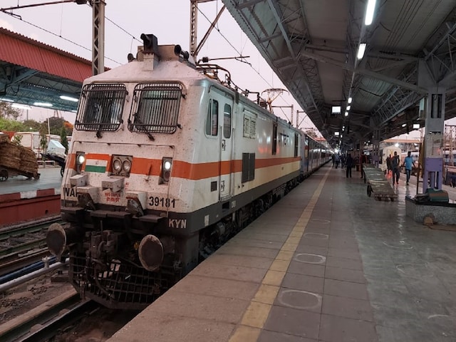 भारतीय रेलवे ने आरा-सशराम और देशोक स्टेशन पर ट्रेनों को रोकना शुरू कर दिया