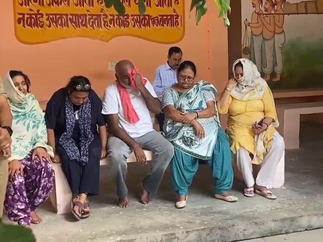 मुठभेड़ के 5 दिन बाद, बदमाश रोमिल वोहरा के अंतिम संस्कार, रोते हुए पिता ने आग दे दी, कहा कि एक गैंगस्टर नहीं बन गया