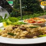 हैदराबाद: दिन तब चले गए हैं जब लोग अब खाने के लिए कैफे और रेस्तरां में जाते थे, अब सब कुछ सौंदर्य के बारे में है और मानसून में हैदराबाद की तुलना में सौंदर्य और सुंदर हो सकता है, शहर बारिश होने पर एक रोमांटिक आकर्षण लेता है। सड़कें चमकती हैं, हवा में पेट्रिकोर की खुशबू है। यह धीमा करने और ऐसे स्थानों की तलाश करने का सही समय है जहां आप इसकी सुंदरता में डूब सकते हैं, कुछ ऐसे कैफे जो बारिश में भोजन के स्वाद के साथ पसंद किए जाने वाले हैं।