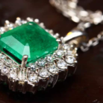 यह पत्थर वित्तीय सफलता को आकर्षित करेगा - एमराल्ड स्टोन के पेशेवरों और विपक्षों की जाँच करें
