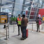 रनवे अपग्रेड के कारण तीन महीने के लिए 100 से अधिक दैनिक उड़ानों को रद्द करने के लिए दिल्ली हवाई अड्डा