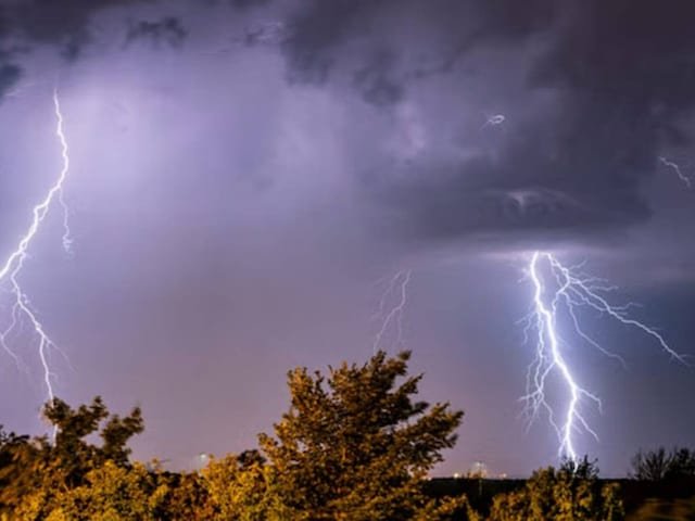 राजस्थान की पहली बारिश तबाही मच गई ... 5 जिलों में जयपुर से अलवर तक बिजली का तांडव