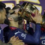 रॉयल चैलेंजर्स बेंगलुरु 18 साल बाद आईपीएल का खिताब जीतता है