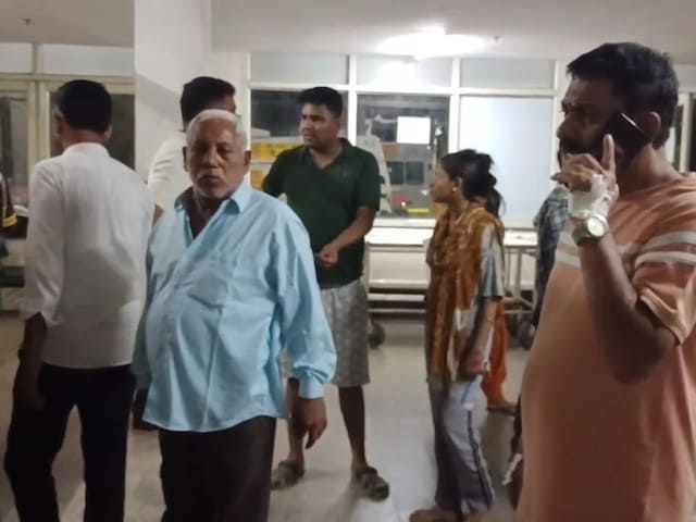 लड़की पिता और दो भाइयों को एक आमलेट में खिलाने के बाद प्रेमी के साथ भाग गई