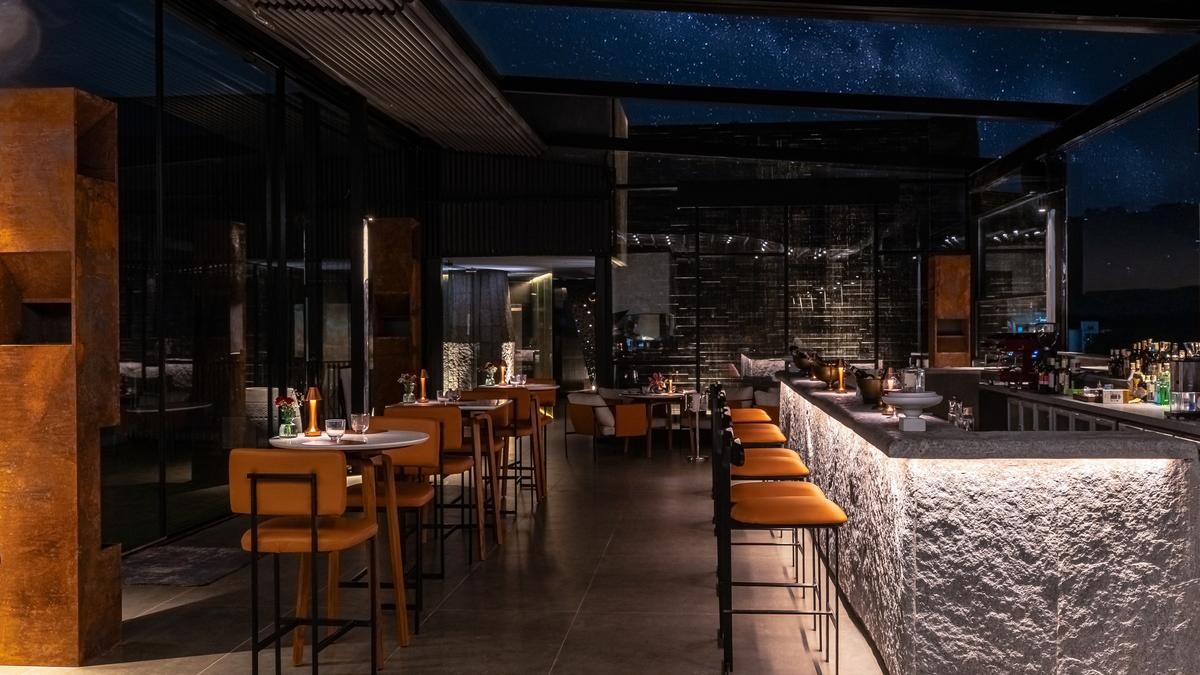 लोनावाल में आकाश उच्च: मार्की ने सहधरी के विचारों के साथ शिल्प कॉकटेल का मिश्रण किया