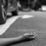 विवाह-डॉवरी एक महिला 'सम्मान' की खातिर असर करती रही, पति ने एक चलती कार से धक्का दिया