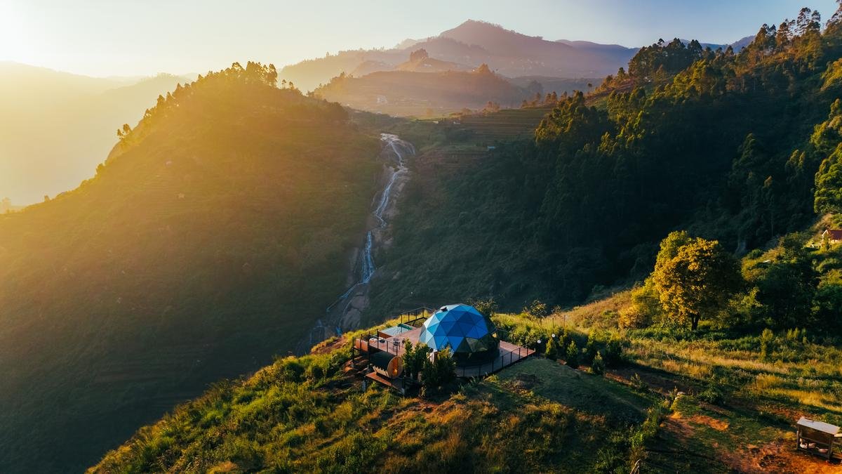 स्टाररी नाइट्स एंड सनशाइन: लक्सग्लैम्प इको-रिसॉर्ट्स ने देश के पहले इको-सेंसिटिव लक्स चेटो ग्लास ग्लैम्प्स को लॉन्च किया है, जिसे टिकाऊ विलासिता के साथ एक immersive अनुभव प्रदान करने के लिए डिज़ाइन किया गया है