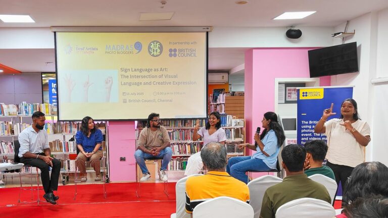 कला के रूप में साइन लैंग्वेज: साइन लैंग्वेज पर डायलॉग और आर्ट्स में एक्सेसिबिलिटी