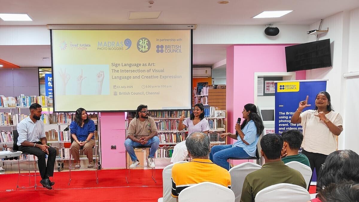 कला के रूप में साइन लैंग्वेज: साइन लैंग्वेज पर डायलॉग और आर्ट्स में एक्सेसिबिलिटी