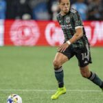 Chicharito ने लिंग भूमिकाओं पर 'वेरी सेक्सिस्ट' टिप्पणी के लिए मेक्सिको में बैकलैश का सामना किया