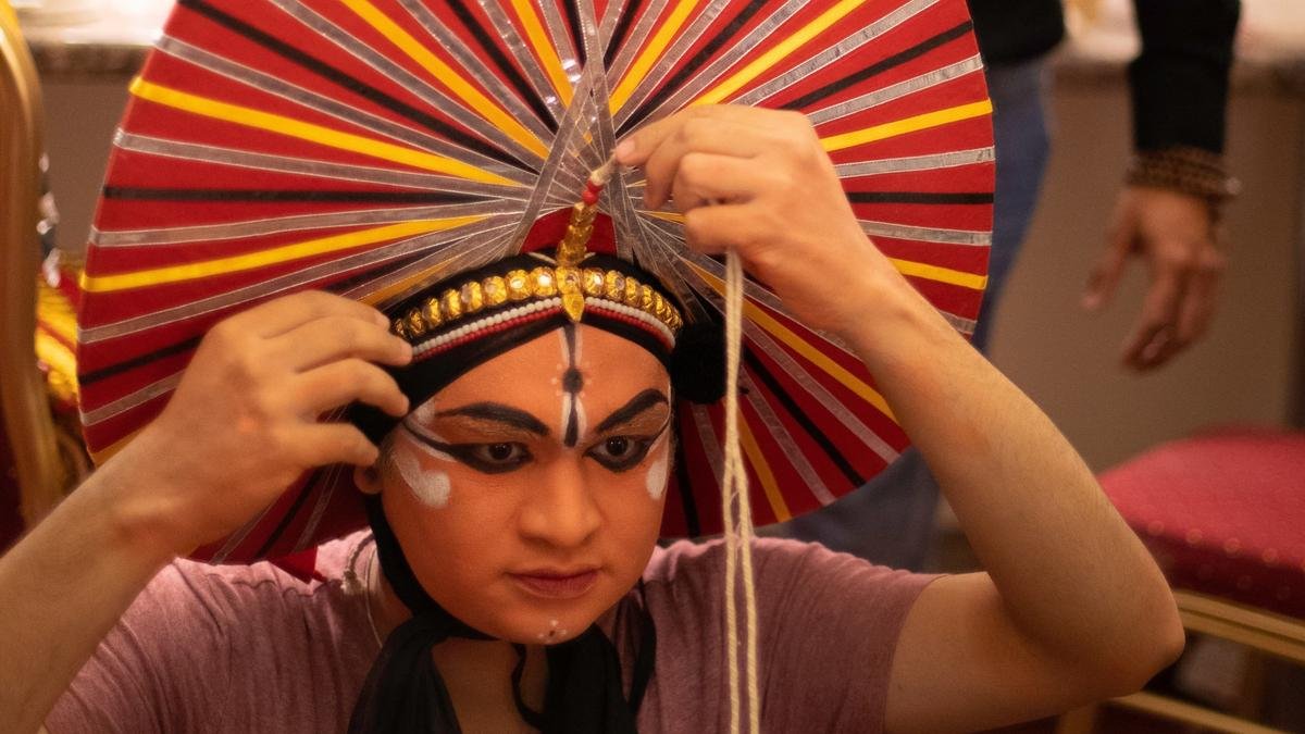 YAKSHAGANA कलाकार और समकालीन और क्लासिक के बीच उनकी लड़ाई