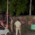 घायल व्यक्ति ने उधम को खुद को उखाड़ फेंका, फिर कूदते हुए भाग गया