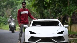 इस कोच्चि यंगस्टर ने खरोंच से एक लेम्बोर्गिनी हुरकान एलपी 610-4 को हस्तनिर्मित किया