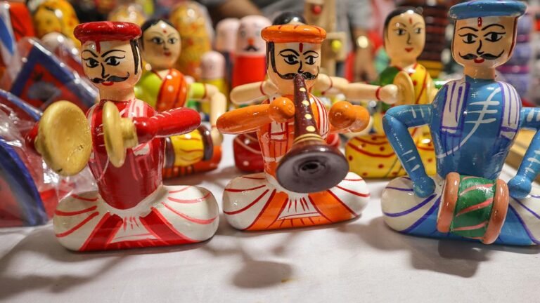 कर्नाटक के कारीगर कैसे एक बिचौलिया रहने के लिए प्रयास करते हैं
