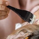 क्यों सहस्त्राब्दी स्कैल्प-सेफ बालों के रंग के लिए मेंहदी क्रीम पर स्विच कर रहे हैं?