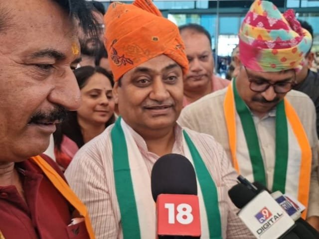 गोविंद सिंह दोटासरा अशोक गेहलोट के षड्यंत्र के बयान के साथ मेल नहीं खाता है