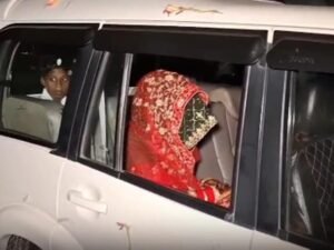 दूल्हे दूल्हे के साथ लौट रहा था, रास्ते में घर के बजाय पुलिस स्टेशन पहुंचा, शराब के अनुबंध के पास कुछ हुआ कि शादी मजेदार थी।