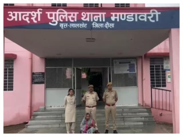 देवता जेठानी से परेशान थे, रसोई में खाना पकाने के दौरान पीछे से पहुंचे, स्कैंडल