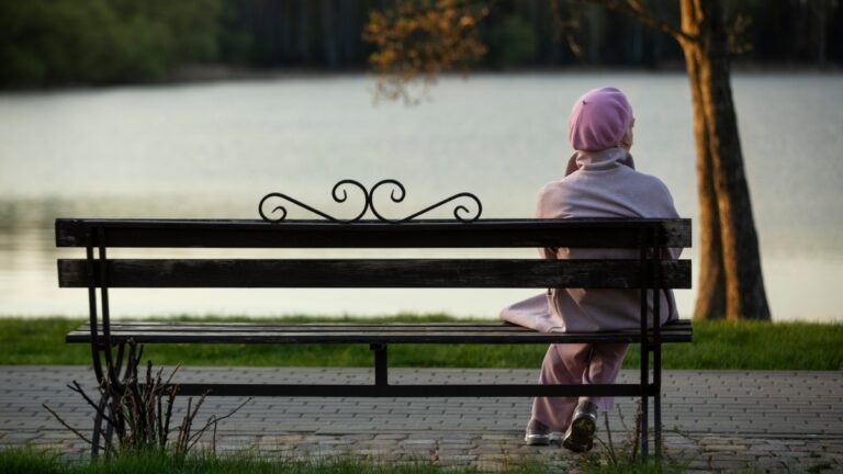 दो घंटे के लिए मौन में बैठना नए मस्तिष्क कोशिकाओं की पीढ़ी को उत्तेजित कर सकता है: विशेषज्ञ की राय