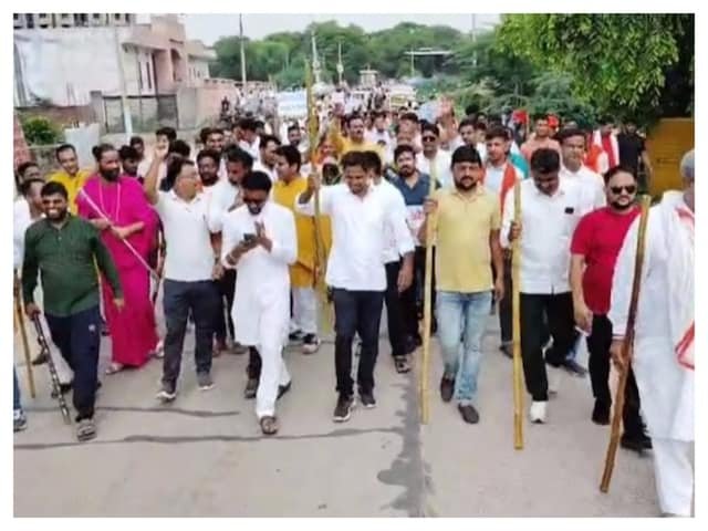 दौसा में रूपांतरण पर हंगामा! हिंदू संगठनों ने चर्च के बाहर प्रदर्शन किया, पुलिस ..