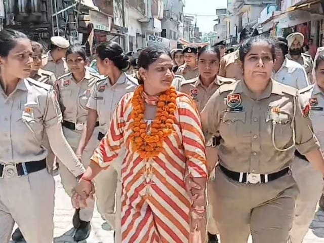नेहा हरियाणा में माजरा गांव की लेडी सरपंच के लिए गिरफ्तार किया, प्रशासन को चुनौती दी