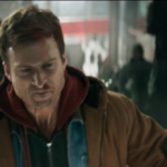 रनिंग मैन ट्रेलर आउट: ग्लेन पॉवेल फ्यूचरिस्टिक डेथमैच में अस्तित्व के लिए रन करता है - वॉच