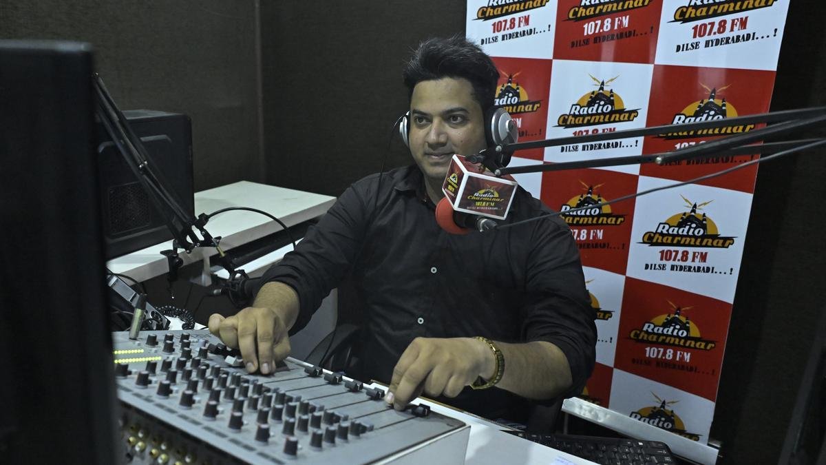 रेडियो चार्मिनर हैदराबाद में एक दशक पूरा करता है