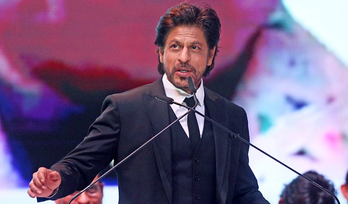 शाहरुख खान घायल | शाहरुख खान को फिल्म के सेट पर एक महीने की आराम सलाह दी जाती है। प्रतिवेदन