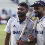 सिराज और आकाश नई गेंद पर बात करते हैं