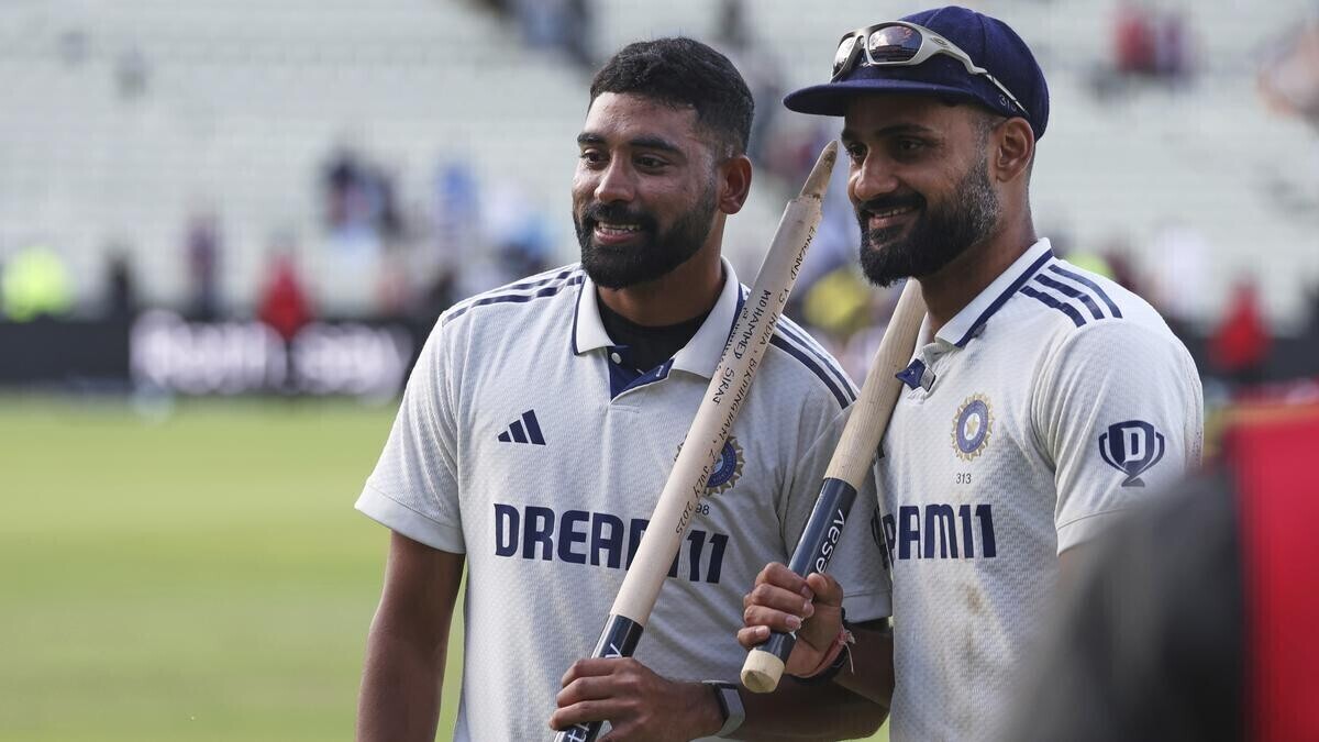 सिराज और आकाश नई गेंद पर बात करते हैं