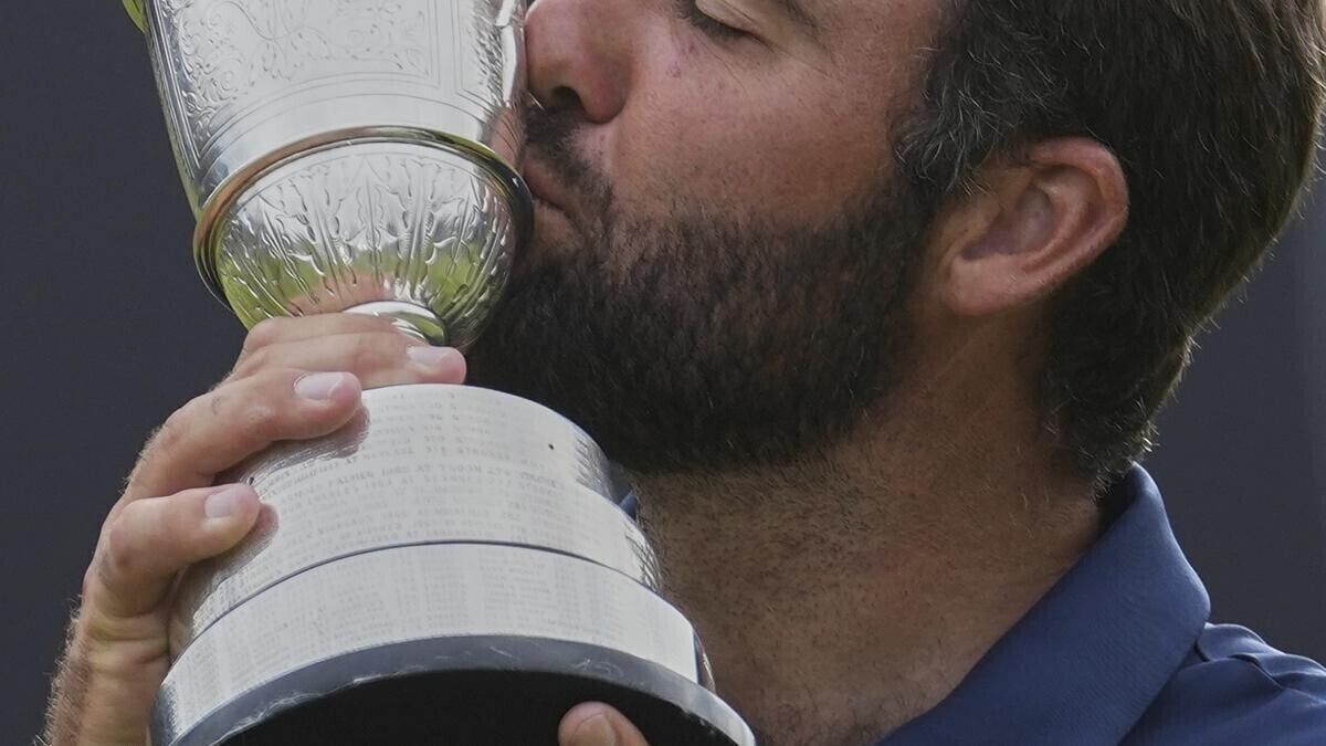 सुप्रीम शेफ़लर एक वर्ग के अलावा वह पहले खुले शीर्षक के लिए रोम करता है