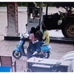 स्कूटी राइडिंग विमान छात्रों ने पीछा किया, फिर छेड़छाड़ की