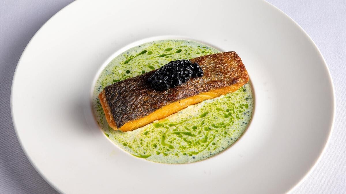 हम चेन्नई के आईटीसी ग्रैंड चोल में पतनशील कैवियार मेनू की कोशिश करते हैं