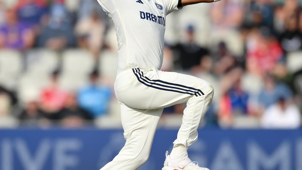 Bumrah Connundrum - जब उसे खेलना है या जब नहीं
