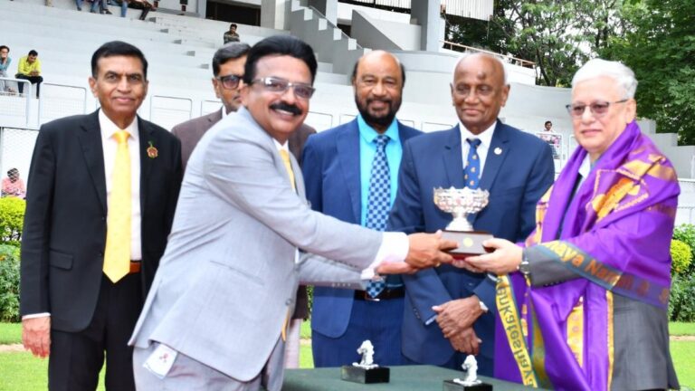 इम्पीरिया गवर्नर कप में सम्मान लेता है