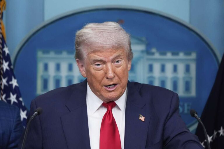 एक श्रद्धेय में, ट्रम्प ने अपने इस्तीफे की मांग के बाद इंटेल के सीईओ के दिनों की प्रशंसा की