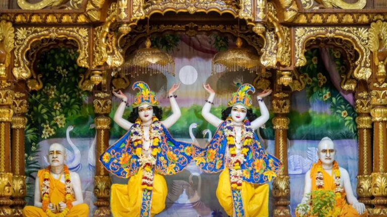 कृष्ण जनमश्तमी 2025: दिल्ली में सर्वश्रेष्ठ मंदिरों की आधी रात आरती और समारोह के लिए यात्रा करने के लिए