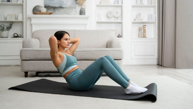 कोई जिम नहीं? इस 15 मिनट के पूर्ण शरीर की कसरत का प्रयास करें जो आप रविवार को घर पर कर सकते हैं