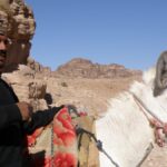 क्या गर्मियों में काला पहनना हमेशा एक बुरा विचार है? हो सकता है, काला पहनना वास्तव में अच्छा है!