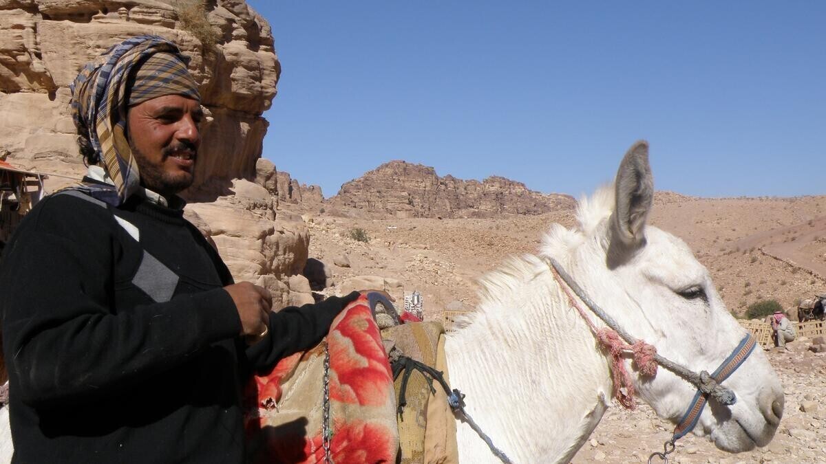 क्या गर्मियों में काला पहनना हमेशा एक बुरा विचार है? हो सकता है, काला पहनना वास्तव में अच्छा है!