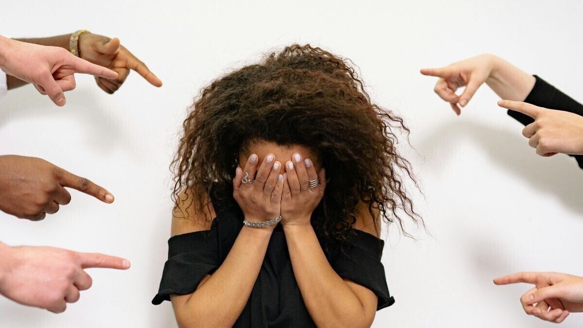 क्या बच्चों को बुलियों पर वापस मारा जाना चाहिए? मनोचिकित्सक बताते हैं कि माता -पिता को क्या पता होना चाहिए