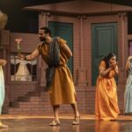 थिएटर, कॉमेडी पर नील भूपलम और कामनी ऑडिटोरियम में घोड़े का प्रदर्शन