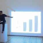 प्रदर्शन कलाकार श्री विष्णुप्रसाद के 'फुटनोट्स' ने जलवायु परिवर्तन की खोज की और कोच्चि के तटीय क्षेत्रों पर इसका प्रभाव