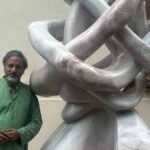 बीकानेर हाउस स्पार्क्स संवाद में कलाकार नीरज गुप्ता की मकराना संगमरमर मूर्तिकला