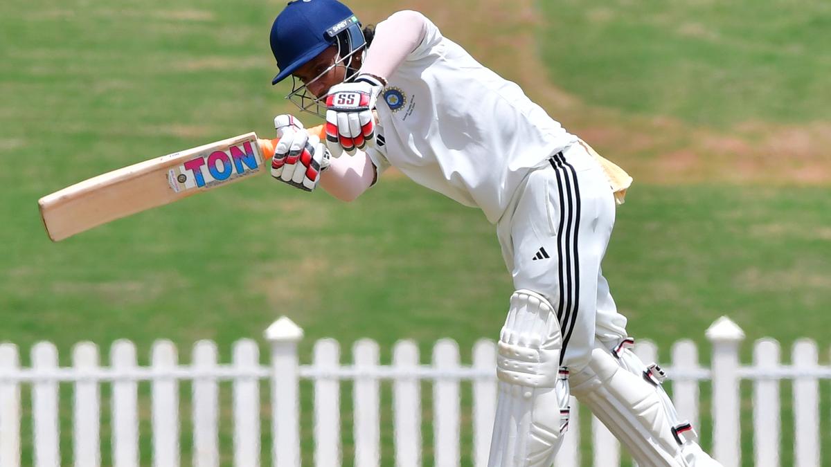 बैडोनी ने अर्ध-शताब्दी को हिट किया क्योंकि उत्तर क्षेत्र पूर्व के खिलाफ 6 के लिए 308 बनाता है