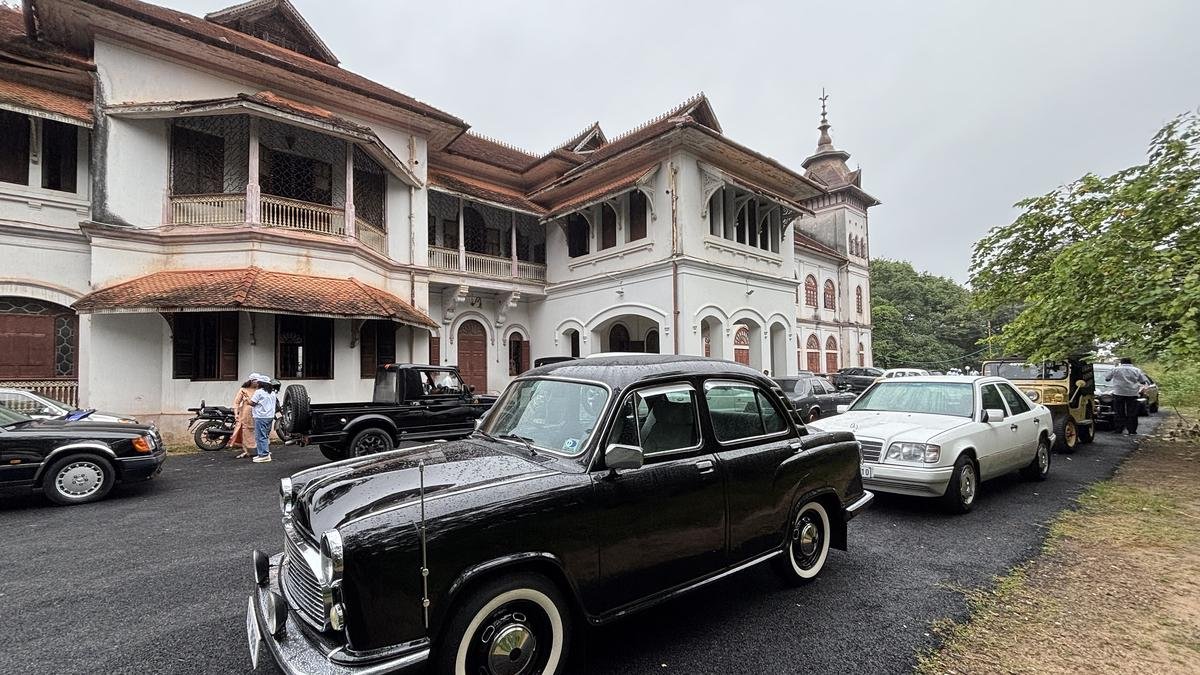 मार इवानीस कॉलेज के पूर्व छात्र विंटेज वाहन रैली के साथ 75 वीं वर्षगांठ मनाते हैं