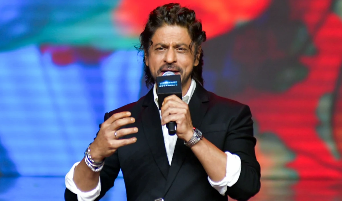 ‘मेरे पास राष्ट्रीय पुरस्कार बढ़ाने के लिए केवल एक ही हाथ है’, शाहरुख खान ने मीडिया से कंधे में चोट पर एक अजीब तरीके से बात की