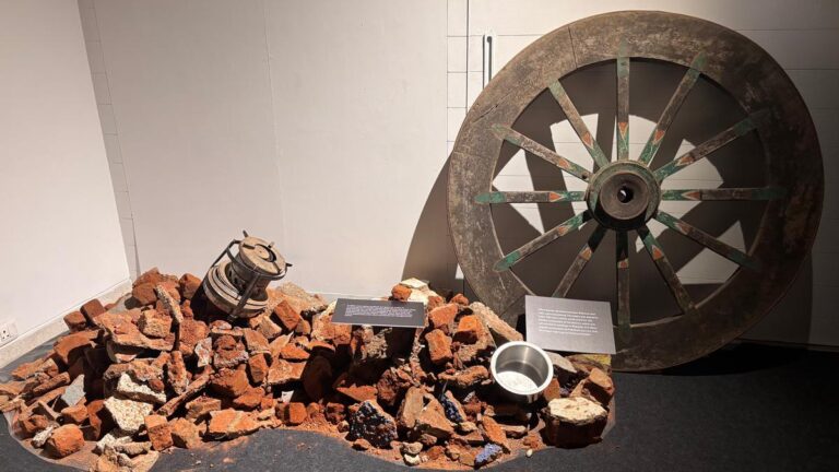 यह प्रदर्शनी लोगों को इतिहास को जीने और महसूस करने में सक्षम बनाती है